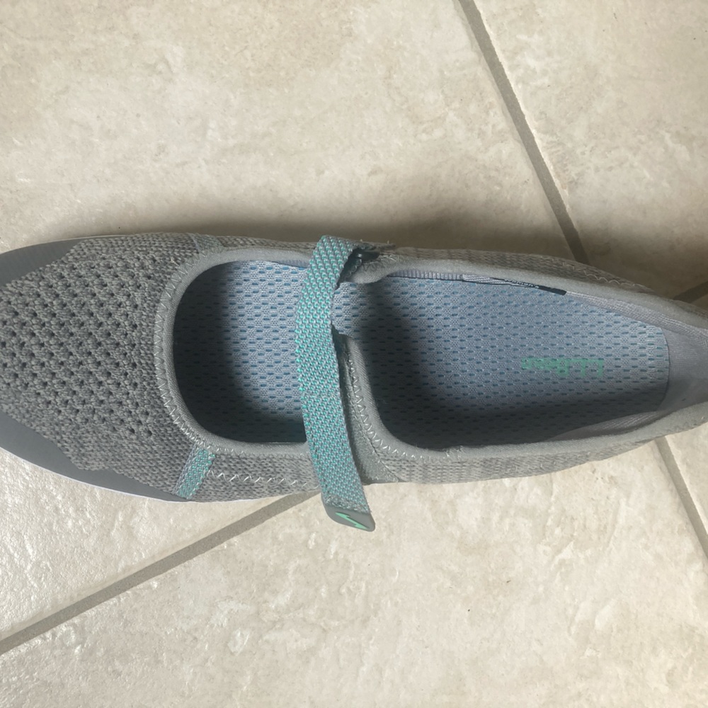 L.L. Bean Mary Janes size 10 - Picture 4 of 7
